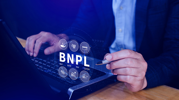 Nel 1° semestre 2025 il BNPL cresce del 28%: rischio e tasso di default restano sotto controllo. Trend e profilo degli utenti in Italia.